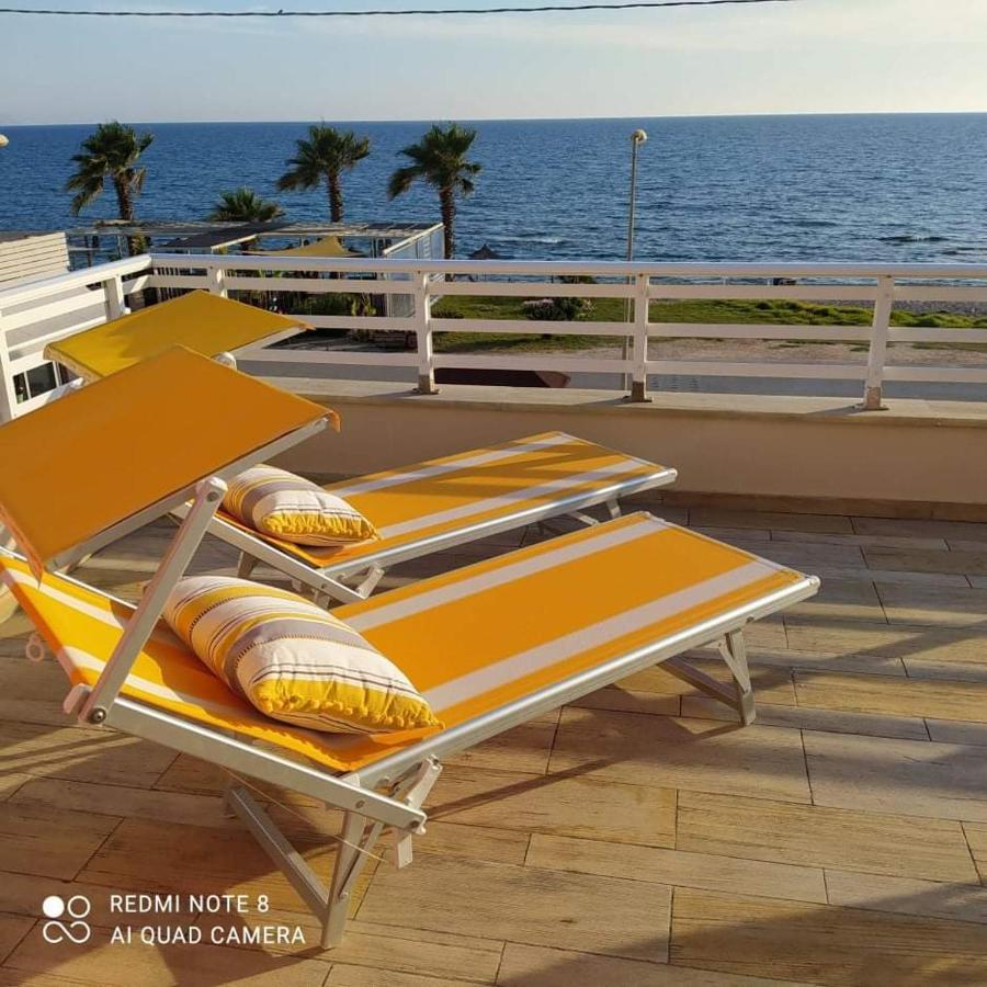 Suite In Front Of The Sea Nea Thesi Exterior foto